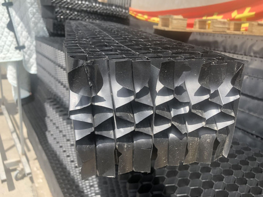 مكونات برج التبريد PVC الخلوية المزيل للانجراف على شكل قرص العسل الأسود