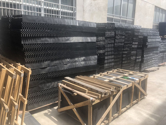 مكونات برج التبريد PVC الخلوية المزيل للانجراف على شكل قرص العسل الأسود